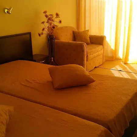 Хотел блян Равда